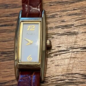 Pulsar Women's Watch V220-X023 Slim Leather Band Gold Tone Case Not running